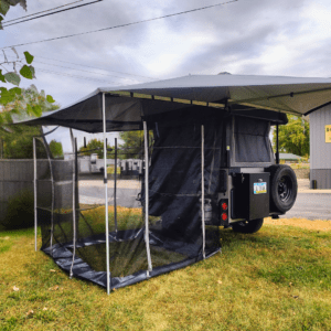 A tent that is attached to the back of a truck.